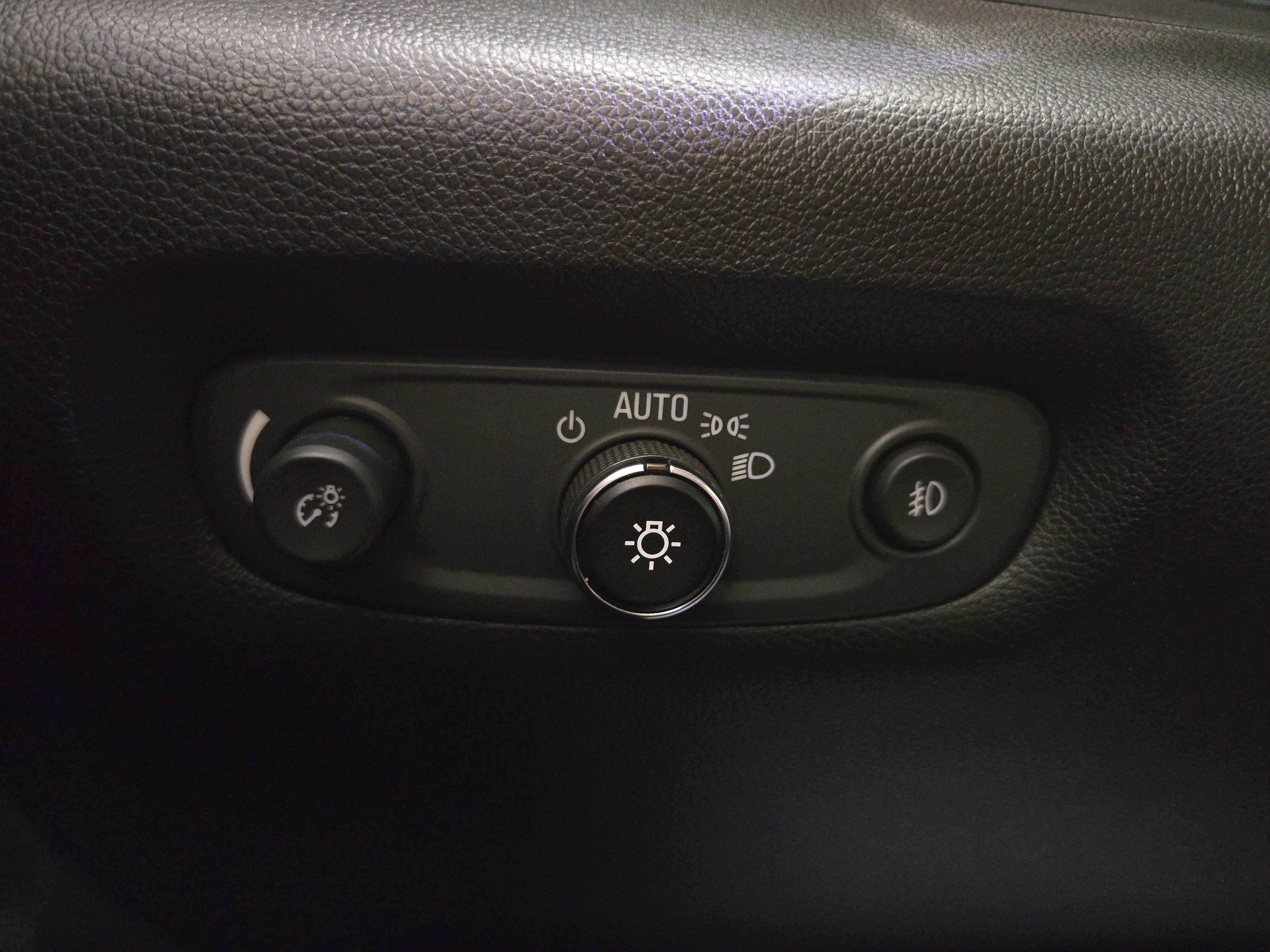 Used 2018 Chevrolet Traverse LT FWD image 26