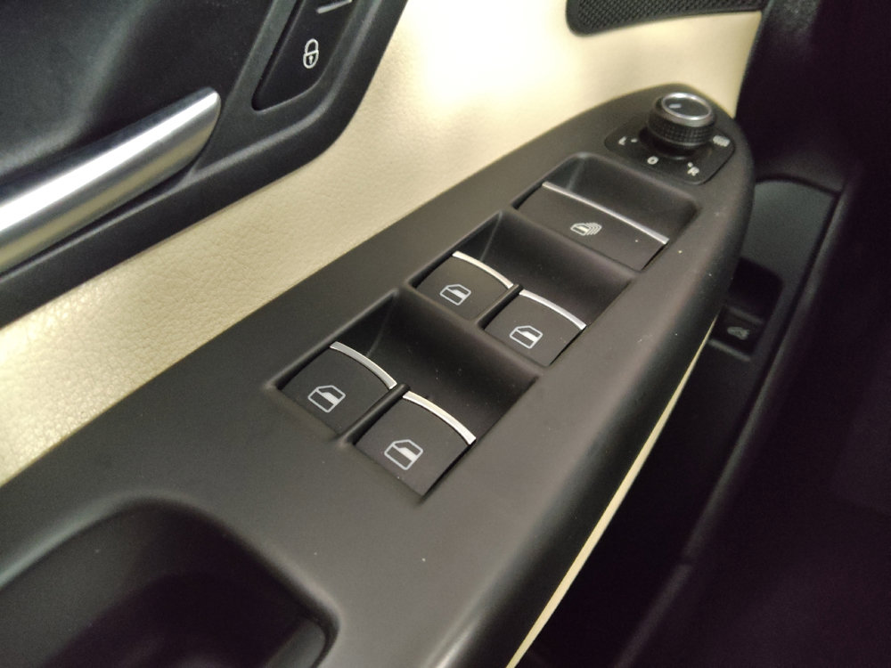 Used 2015 Volkswagen Eos Final Edition FWD image 27