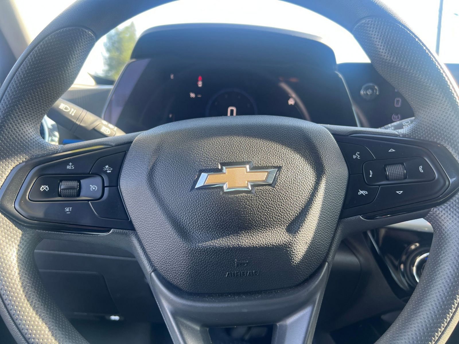 Used 2025 Chevrolet Trax LT image 28