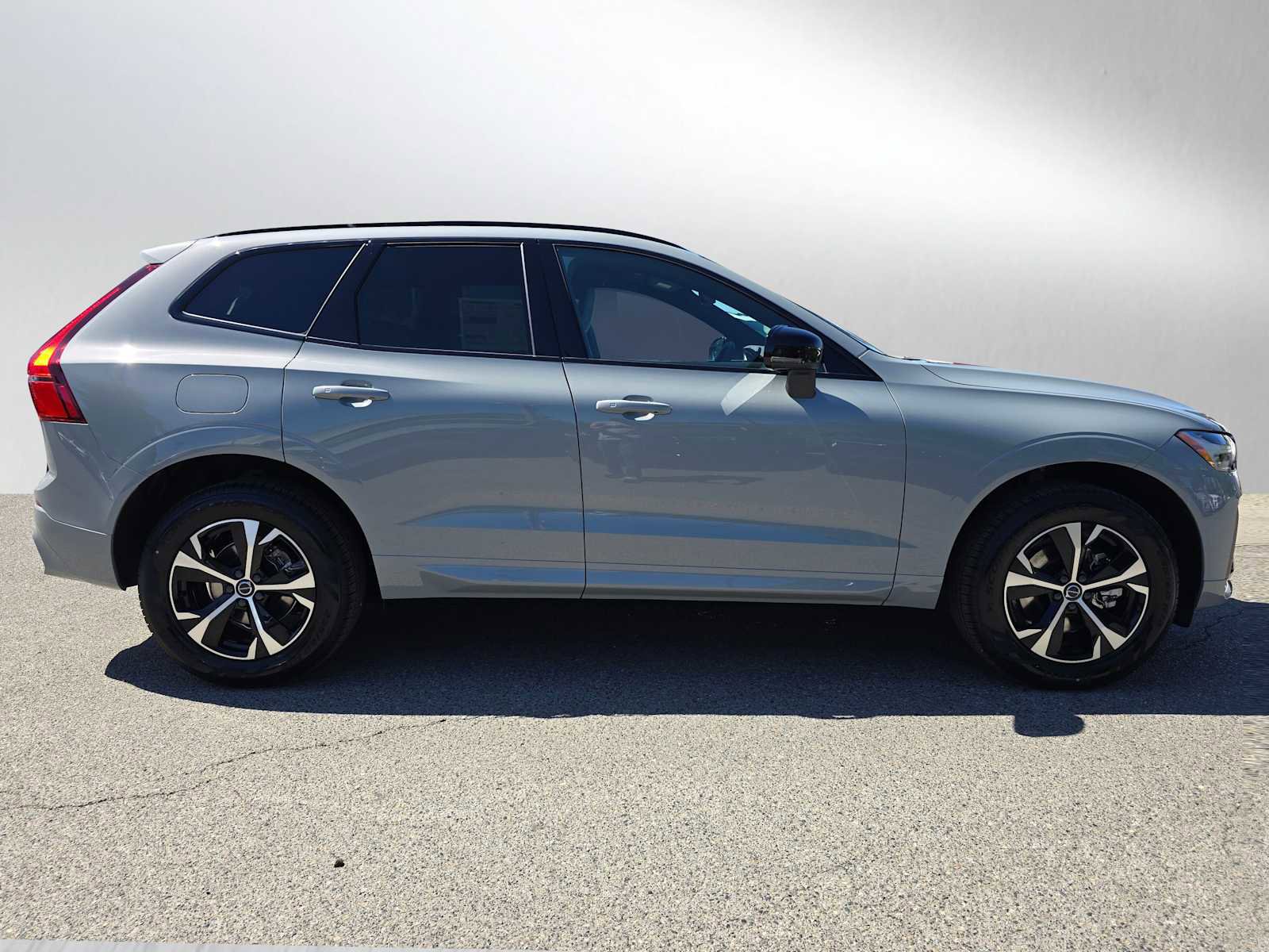 New 2026 Volvo XC60 B5 Core w/ Climate Package AWD/4WD image 2