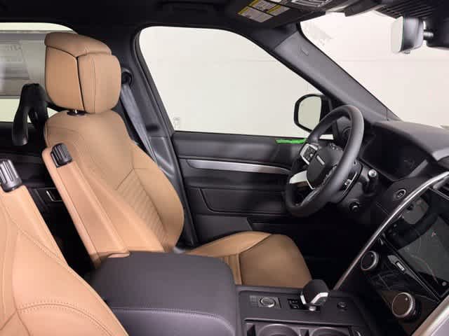 Used 2026 Land Rover Discovery Dynamic SE AWD/4WD image 30