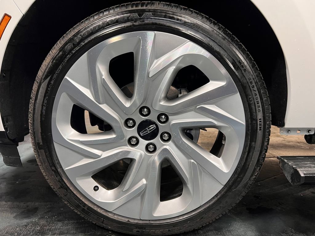 Used 2025 Lincoln Navigator L Reserve image 33