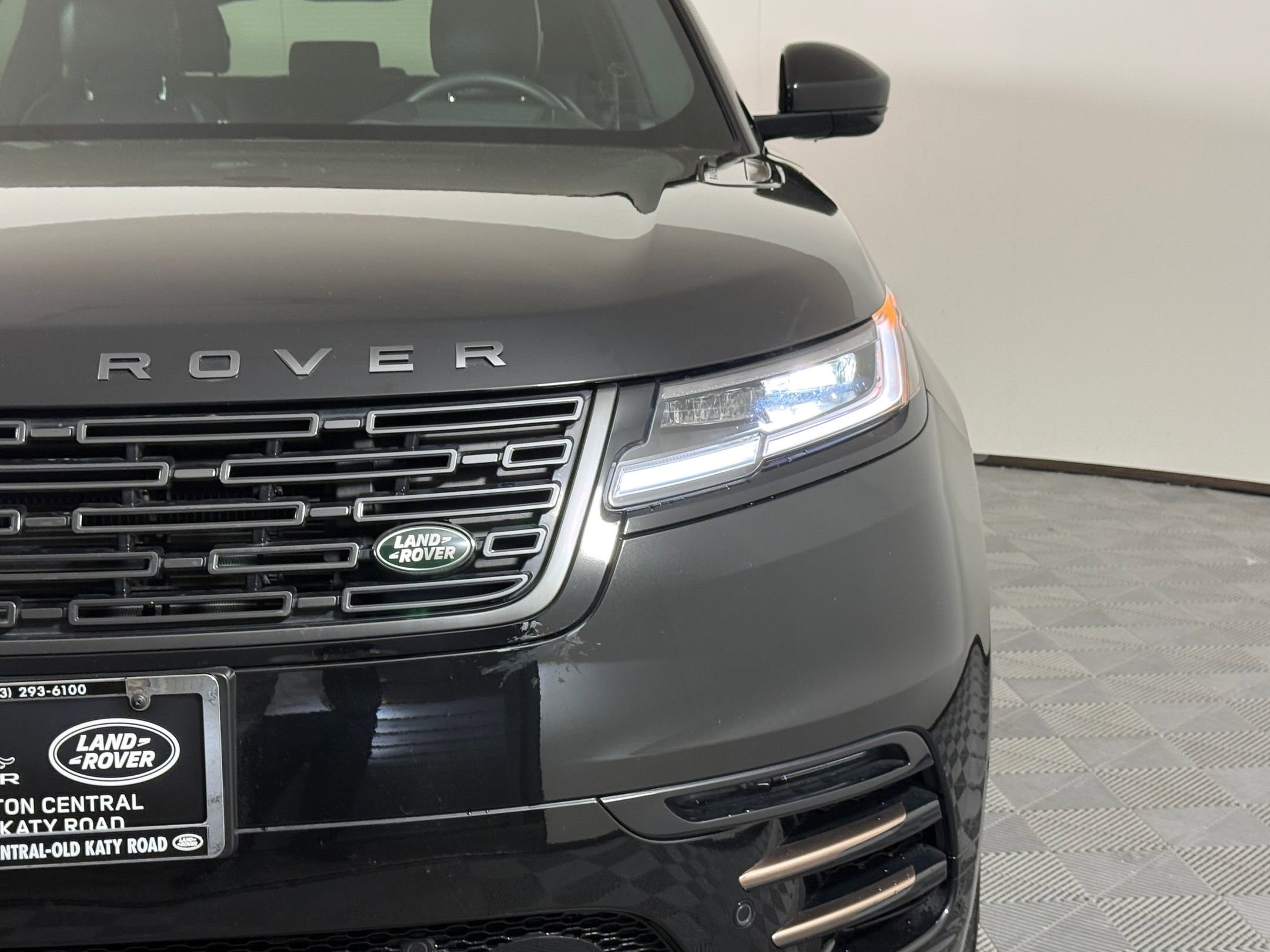Used 2025 Land Rover Range Rover Velar Dynamic SE AWD/4WD image 19