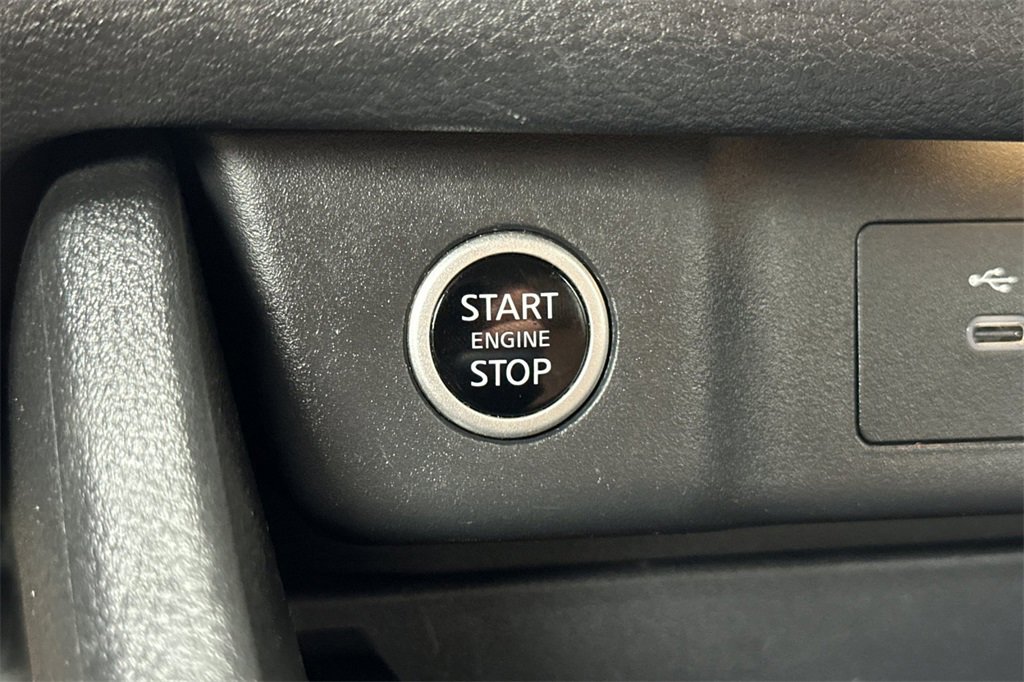 Used 2022 Nissan Rogue SV image 24