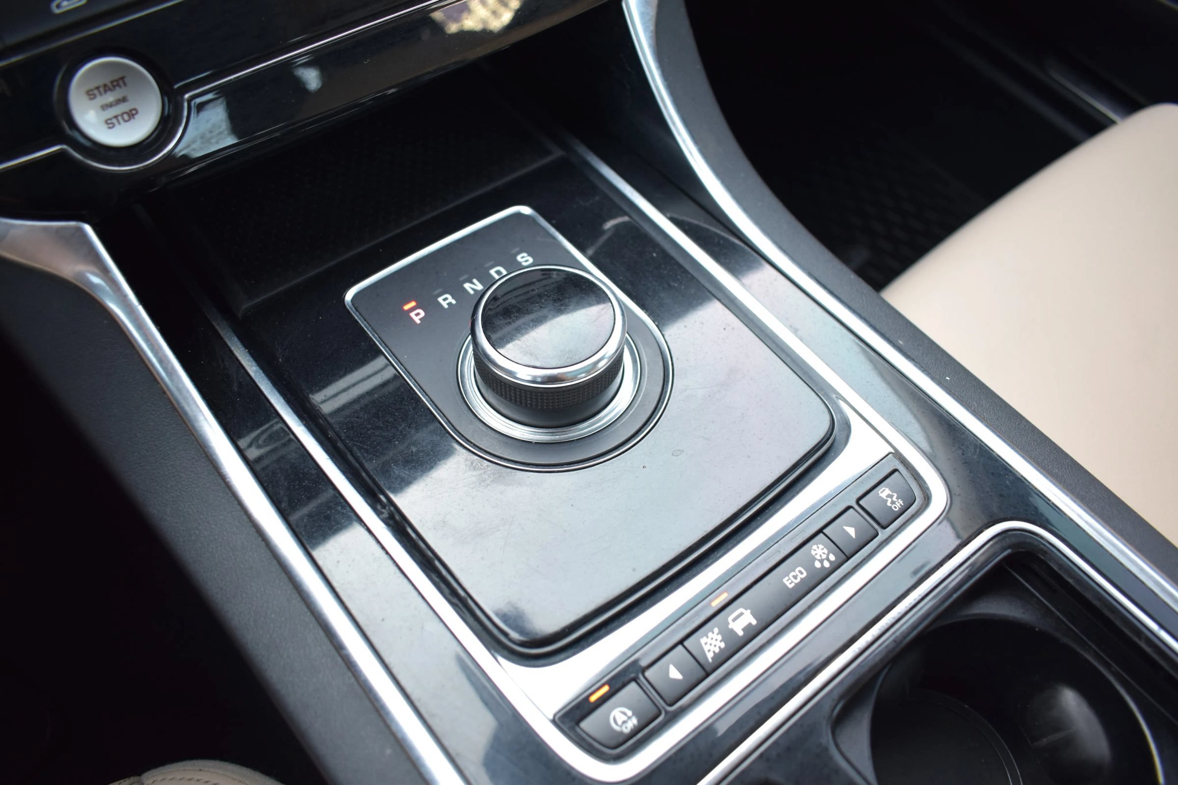 Used 2019 Jaguar XE Premium AWD/4WD image 26