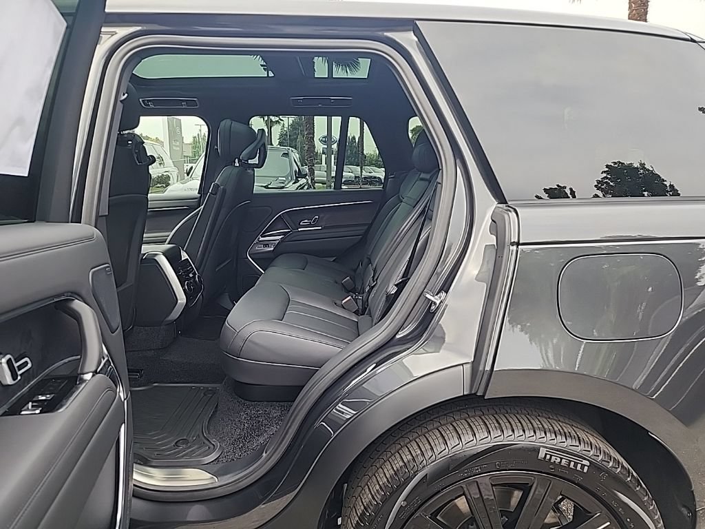 New 2026 Land Rover Range Rover SE AWD/4WD image 14
