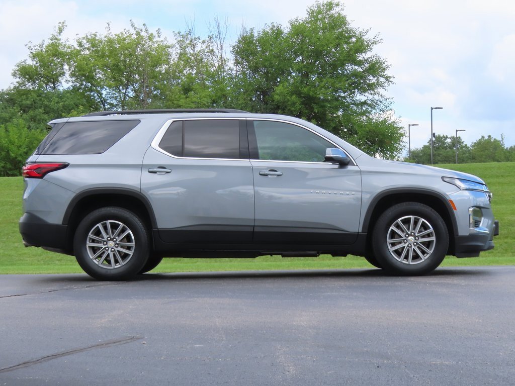 Used 2023 Chevrolet Traverse LT image 2