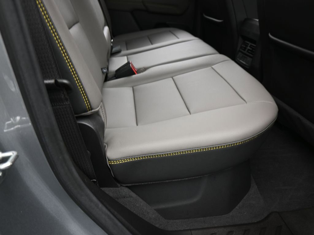 Used 2025 Chevrolet Colorado ZR2 w/ Technology Package AWD/4WD image 46