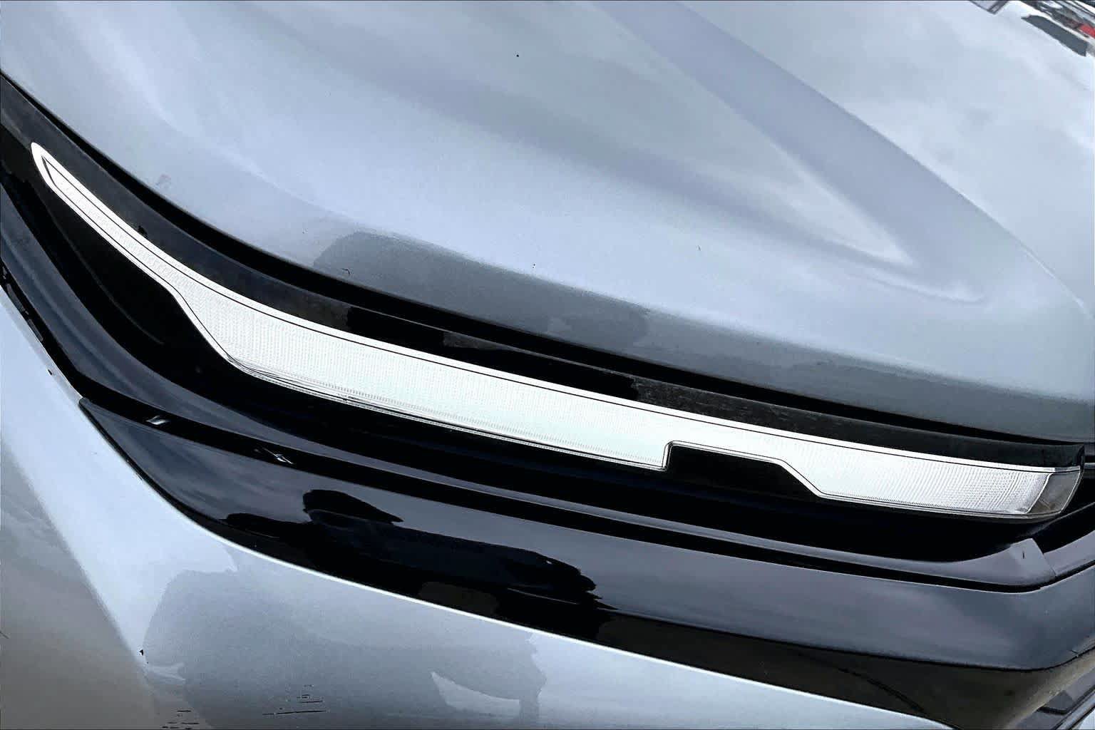 Used 2025 Chevrolet Traverse LT w/ Midnight/Sport Edition FWD image 28