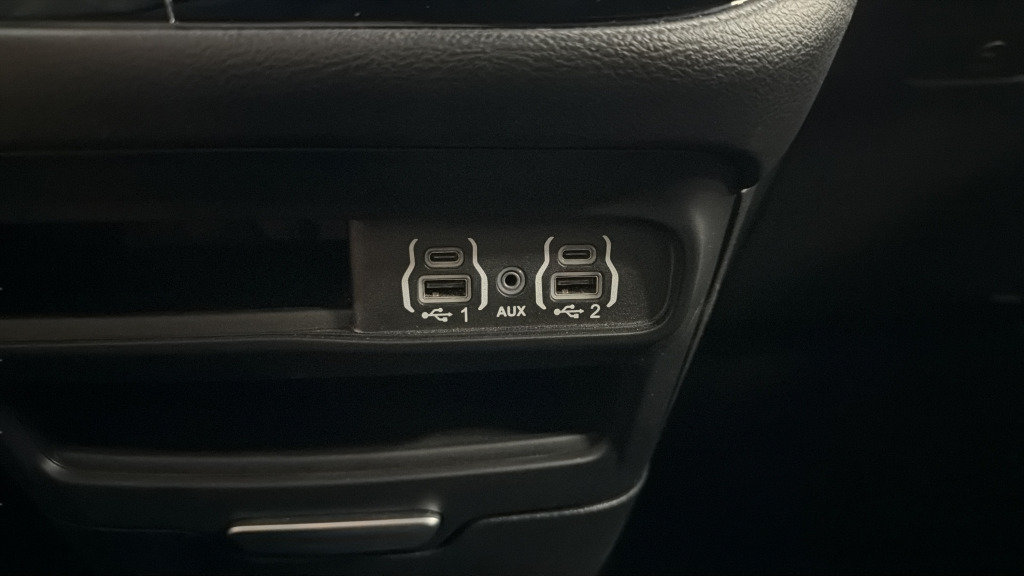 Used 2025 Chrysler Pacifica Select FWD image 30