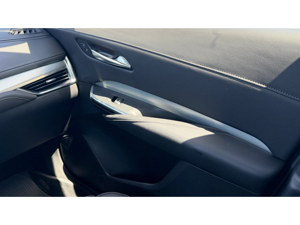 Used 2023 Cadillac XT4 Premium Luxury w/ Technology Package AWD/4WD image 18