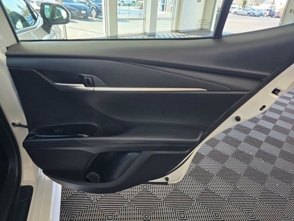 Used 2025 Toyota Camry SE image 38