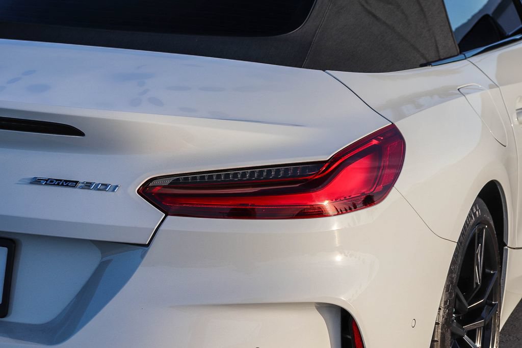 Used 2022 BMW Z4 sDrive30i w/ Dynamic Handling Package RWD image 9