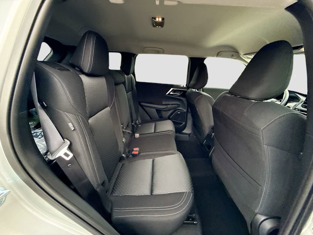 New 2026 Mitsubishi Outlander ES image 27