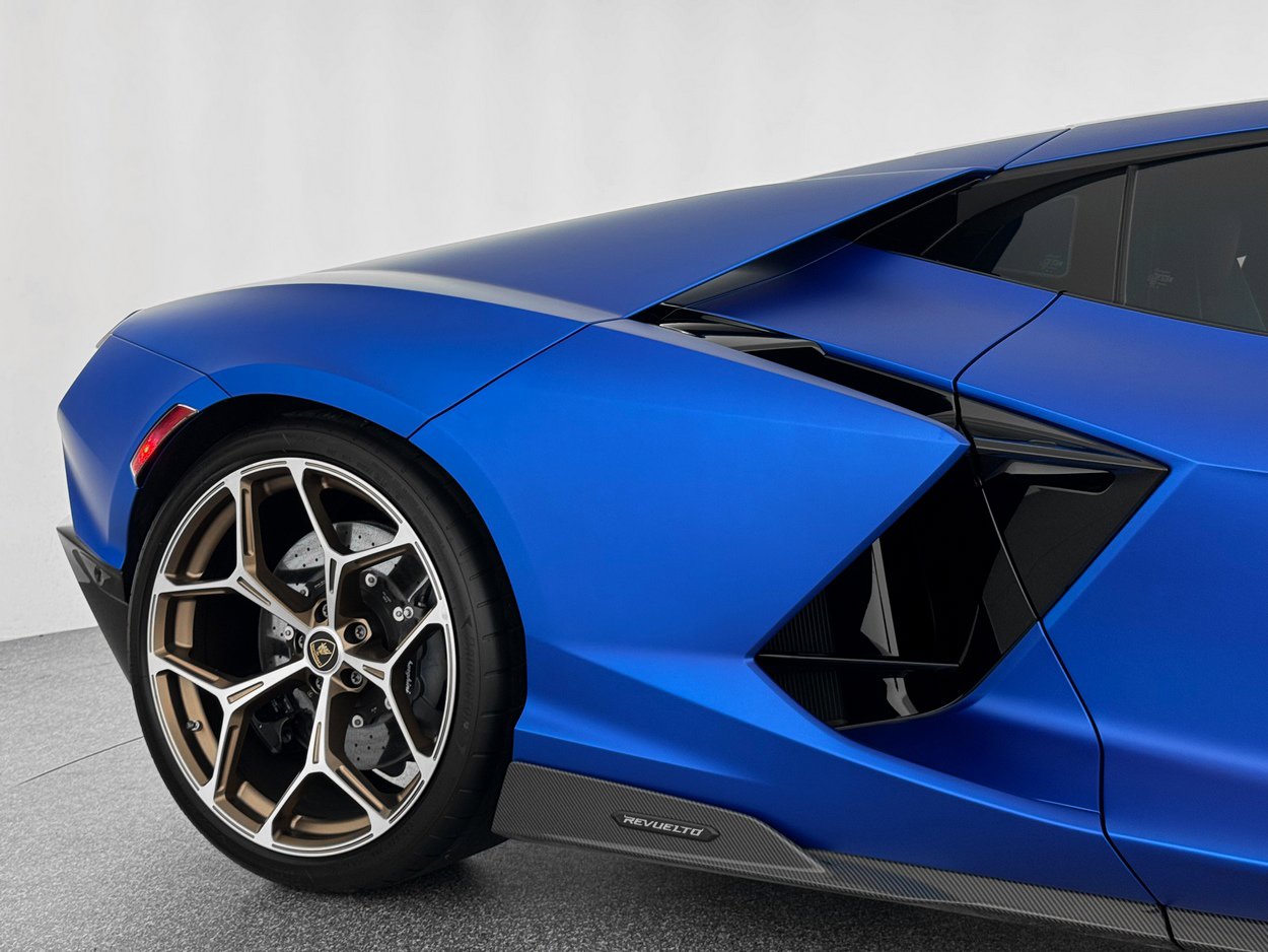 Used 2025 Lamborghini Revuelto image 48