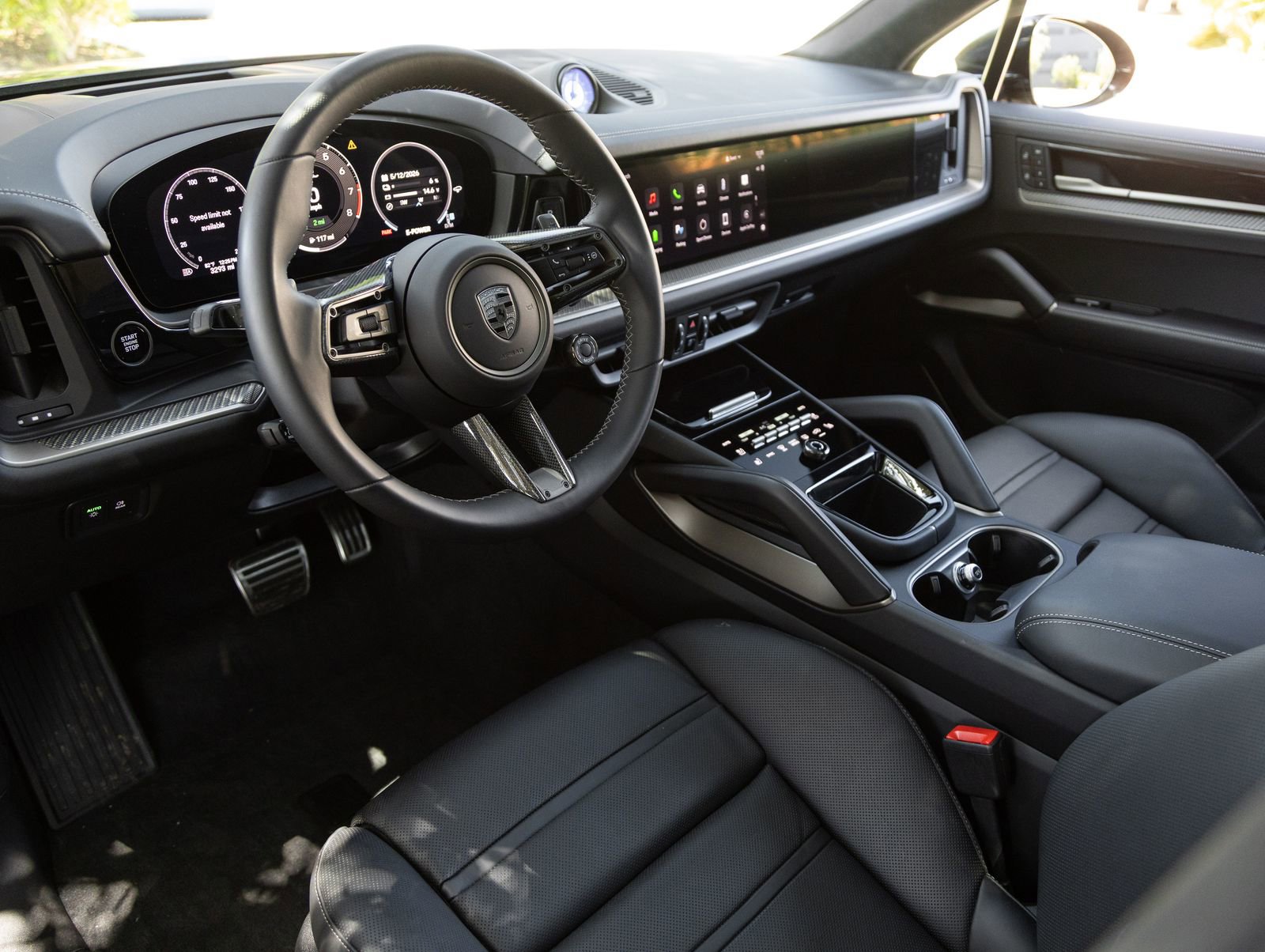 Certified 2025 Porsche Cayenne Turbo AWD/4WD image 4