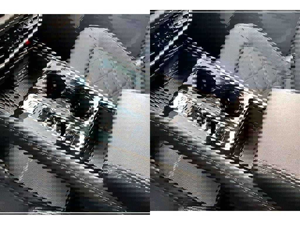 Used 2025 Volkswagen Atlas SE image 15