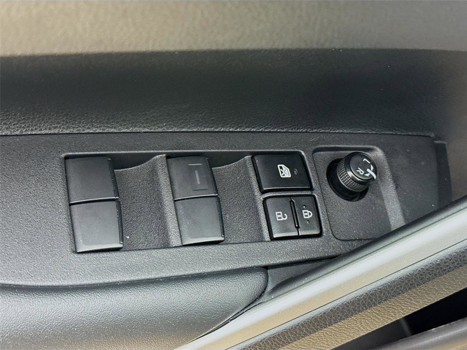 Used 2024 Toyota Corolla Cross LE image 19