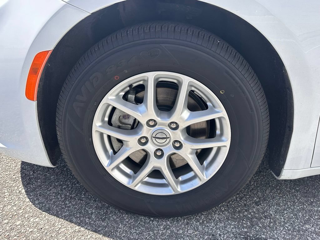 Used 2022 Chrysler Pacifica Touring-L FWD image 50
