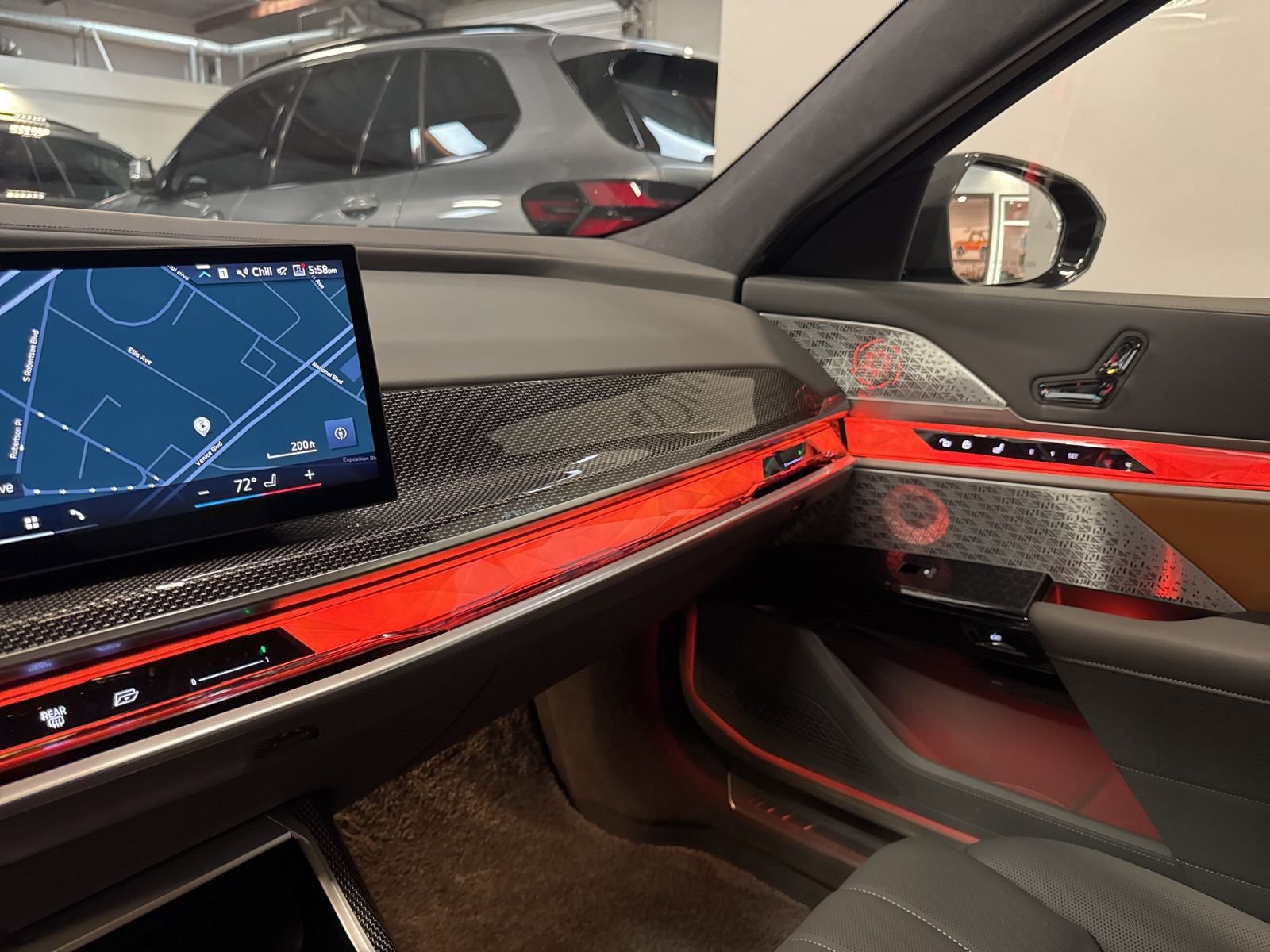 Used 2025 BMW i7 xDrive60 image 37