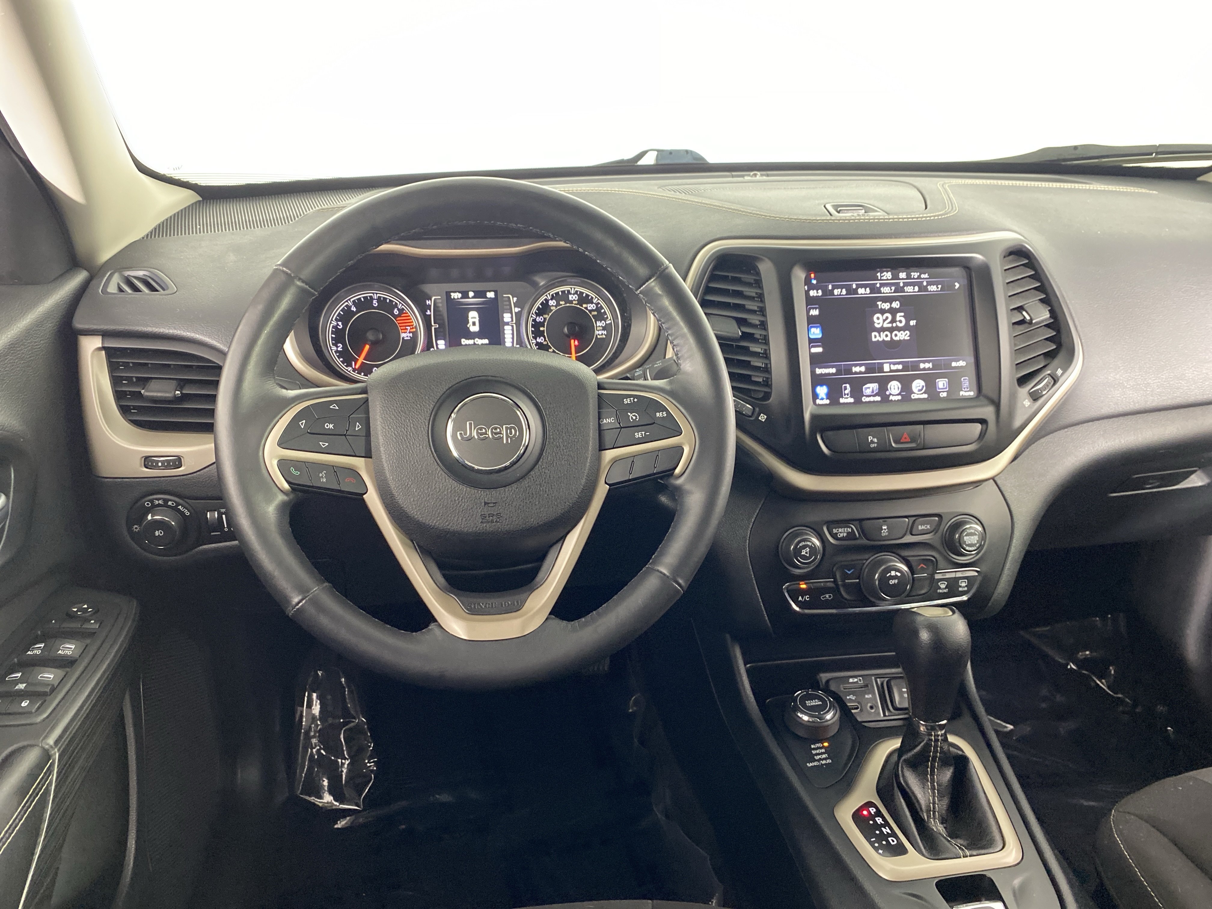 Used 2016 Jeep Cherokee Latitude w/ Safety/Convenience Group AWD/4WD image 18