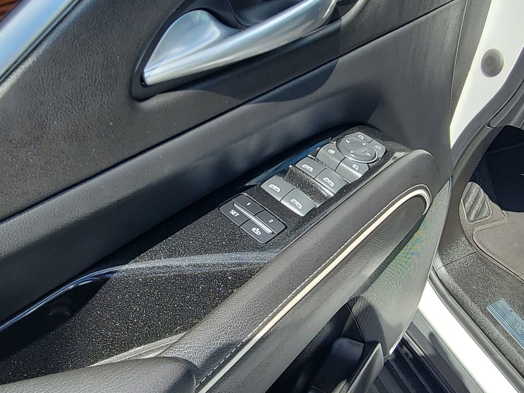 Certified 2022 Cadillac Escalade Premium Luxury image 23