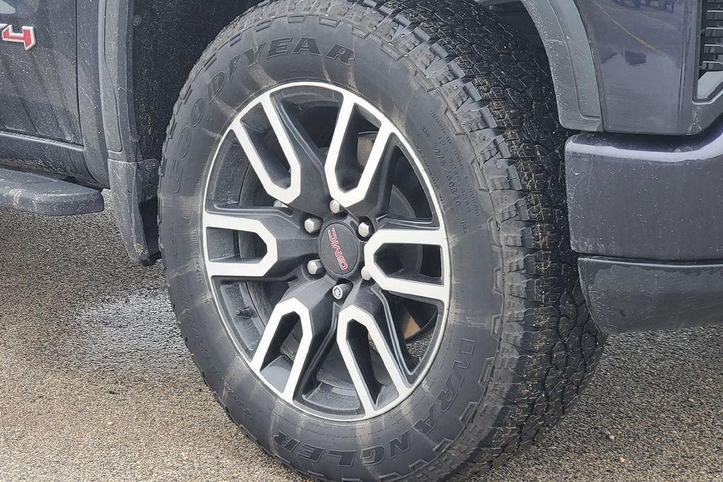 Used 2025 GMC Sierra 1500 AT4 w/ AT4 Premium Package AWD/4WD image 4