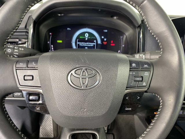 Used 2025 Toyota Camry SE w/ Convenience Package AWD/4WD image 15