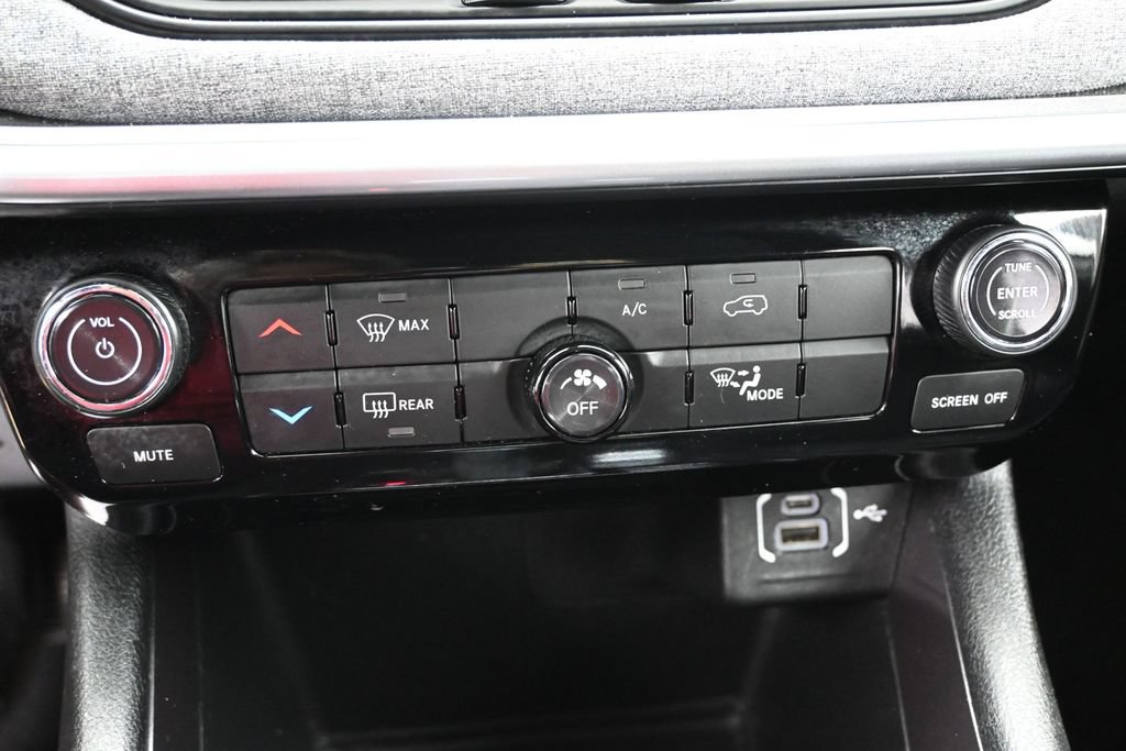 Used 2024 Jeep Compass Latitude AWD/4WD image 27
