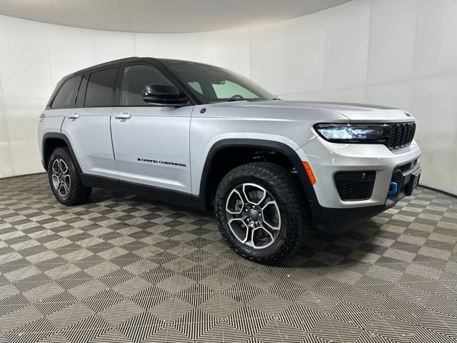 Used 2023 Jeep Grand Cherokee Trailhawk w/ Luxury Tech Group III AWD/4WD image 2