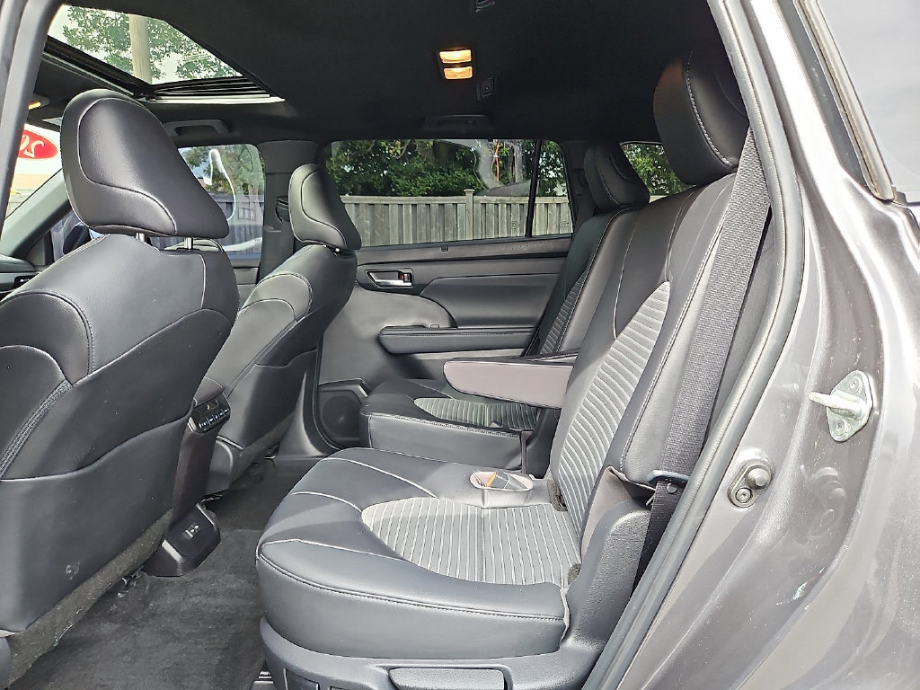 Used 2023 Toyota Highlander XSE AWD/4WD image 12