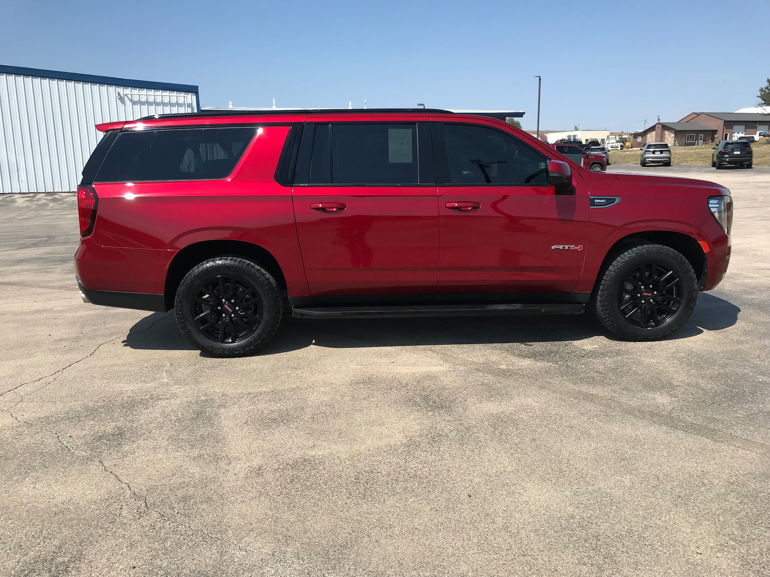 Used 2022 GMC Yukon XL AT4 AWD/4WD image 5