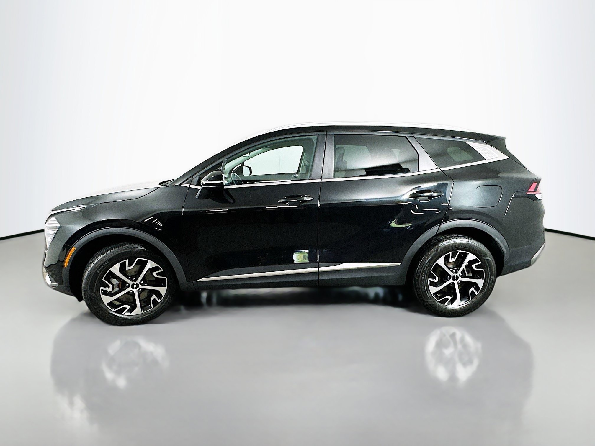 Used 2024 Kia Sportage EX AWD/4WD image 4