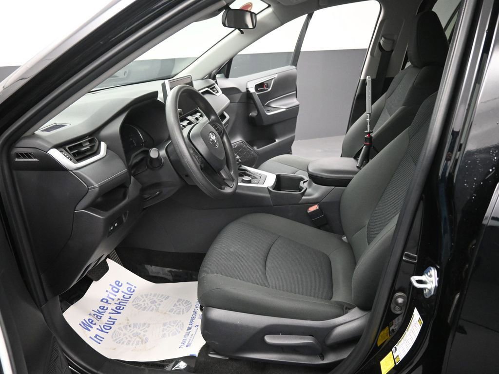 Used 2025 Toyota RAV4 LE image 29