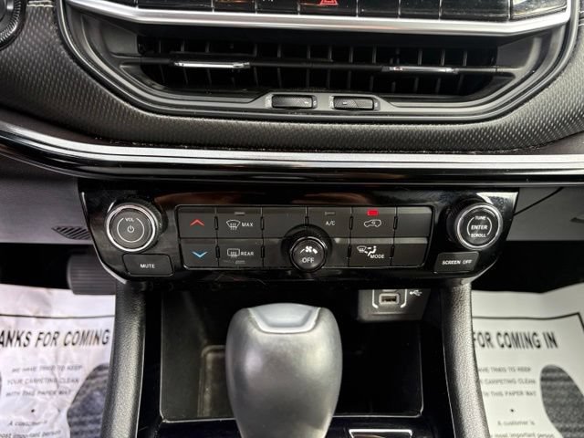 Used 2024 Jeep Compass Latitude w/ Convenience Group AWD/4WD image 19