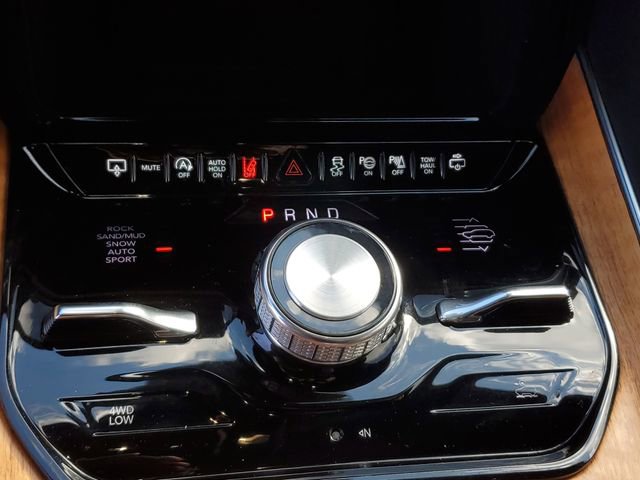 Used 2024 Jeep Grand Wagoneer Series III w/ HD Trailer Tow Package image 33