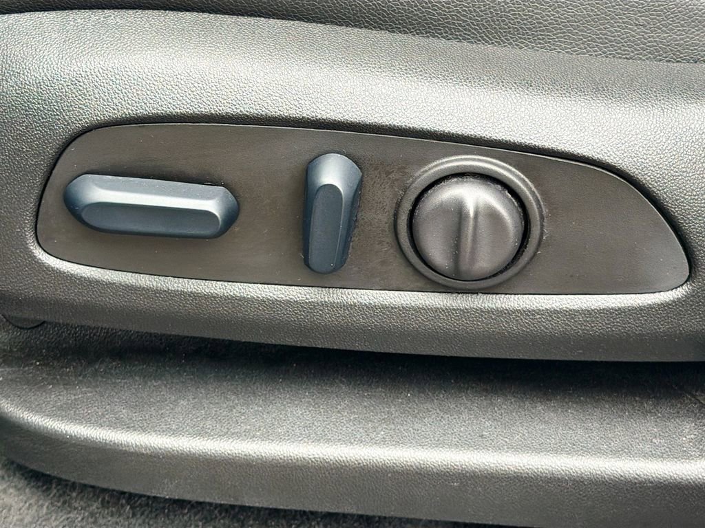 Used 2024 GMC Terrain SLT image 28