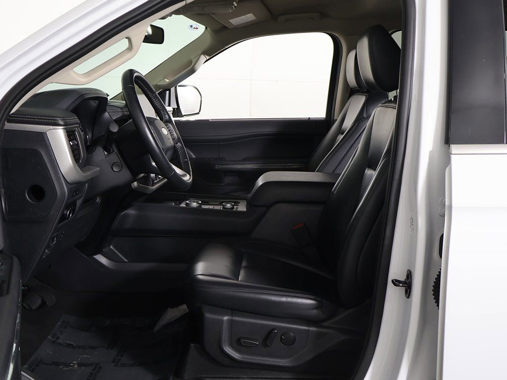 Used 2023 Ford Expedition XLT image 28