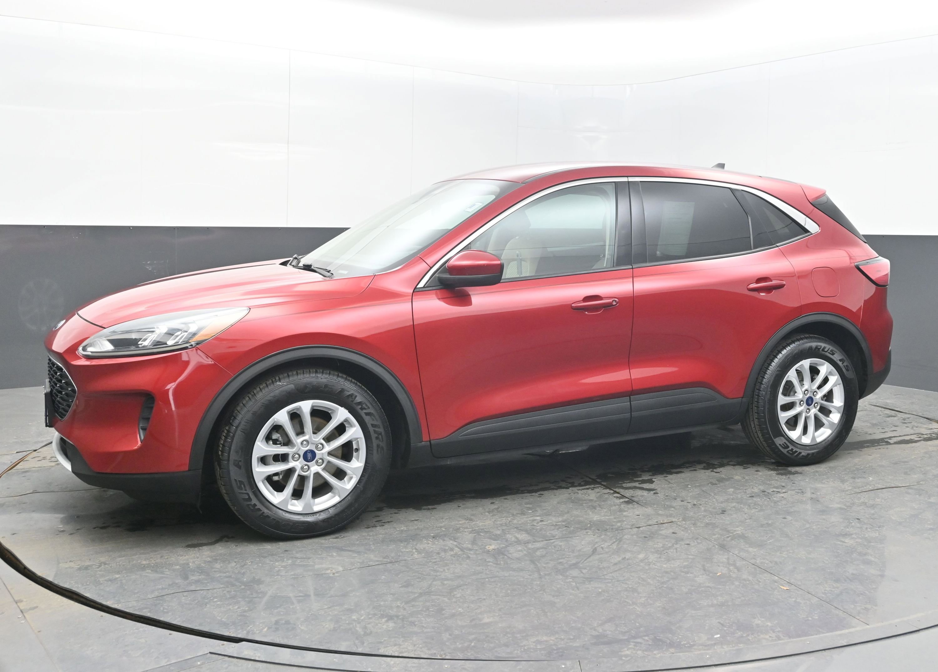 Used 2020 Ford Escape SE image 4