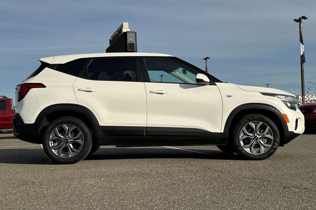 Certified 2024 Kia Seltos LX image 3