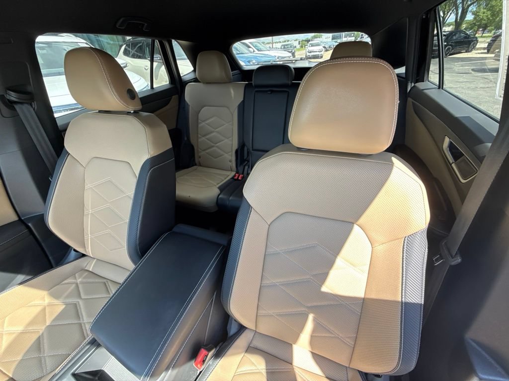 Used 2024 Volkswagen Atlas Cross Sport SE AWD/4WD image 14