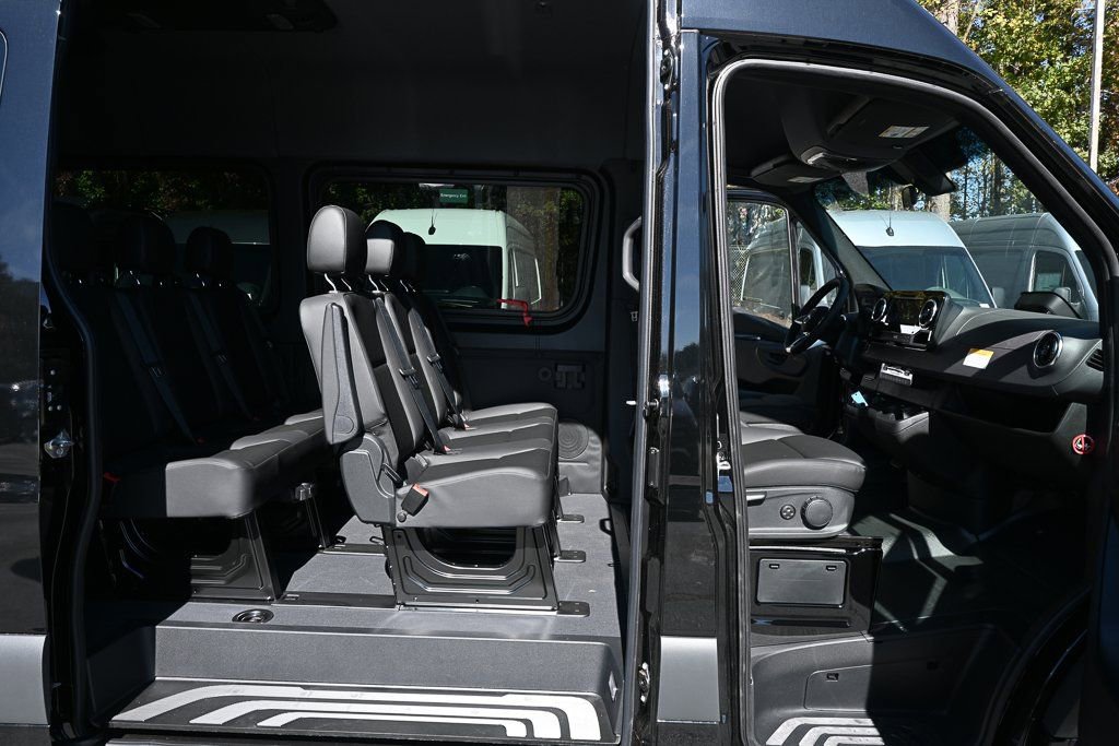 Used 2025 Mercedes-Benz Sprinter 2500 image 20