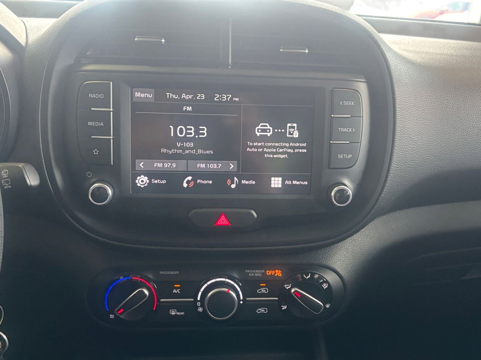 Used 2025 Kia Soul LX w/ LX Technology Package FWD image 23