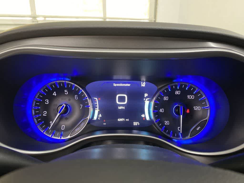 Used 2023 Chrysler Pacifica Touring-L image 26