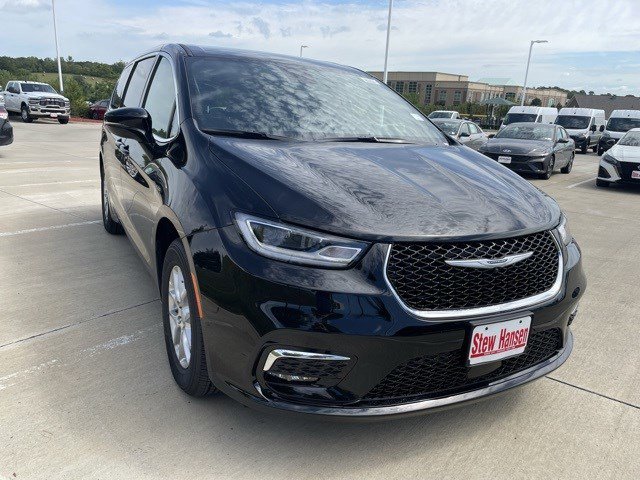 New 2026 Chrysler Pacifica Select image 8