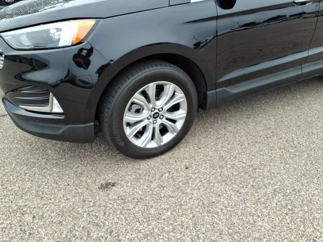 Certified 2023 Ford Edge Titanium AWD/4WD image 4