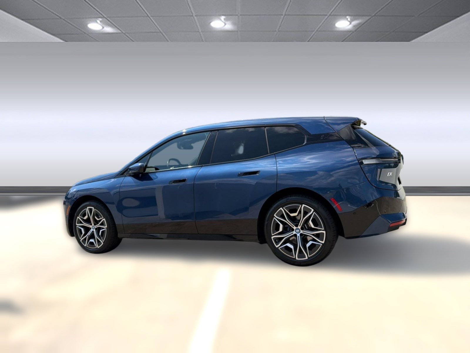 Used 2024 BMW iX xDrive50 w/ Sport Package AWD/4WD image 2