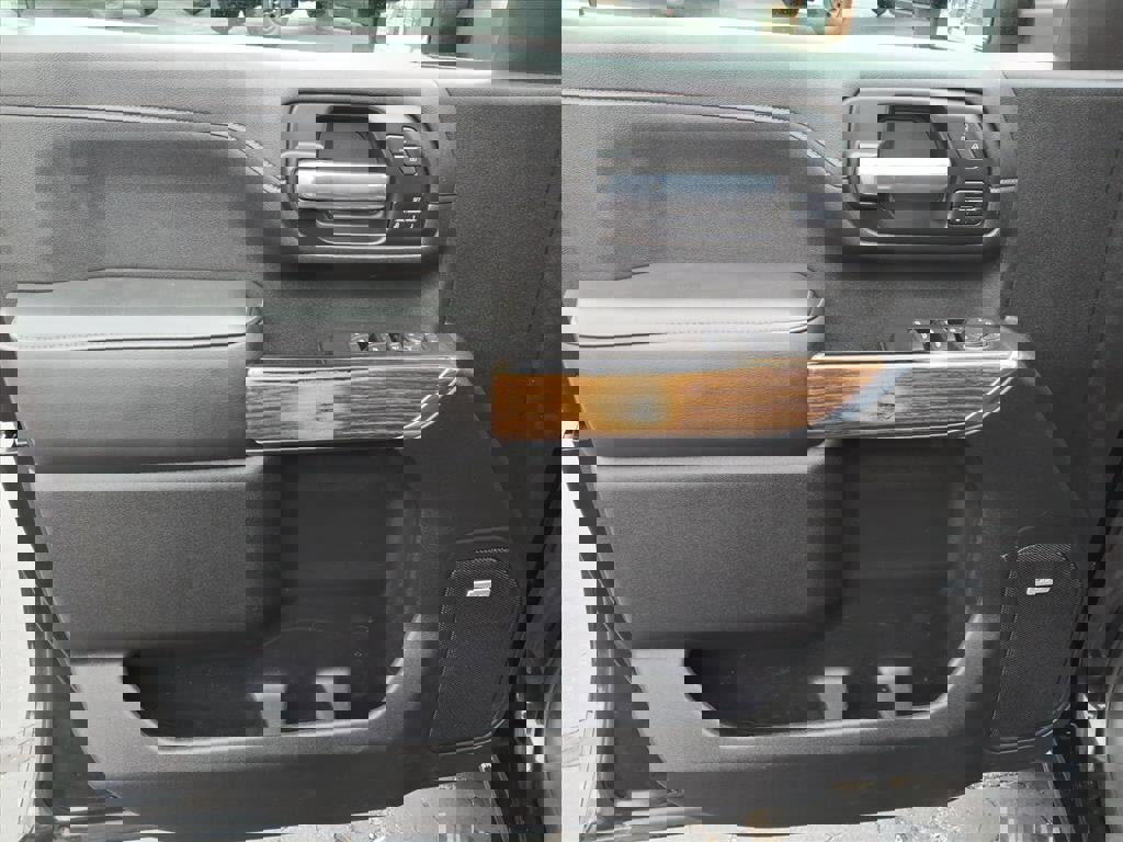 Used 2021 Chevrolet Silverado 3500 High Country w/ LPO, Hitch Package image 14