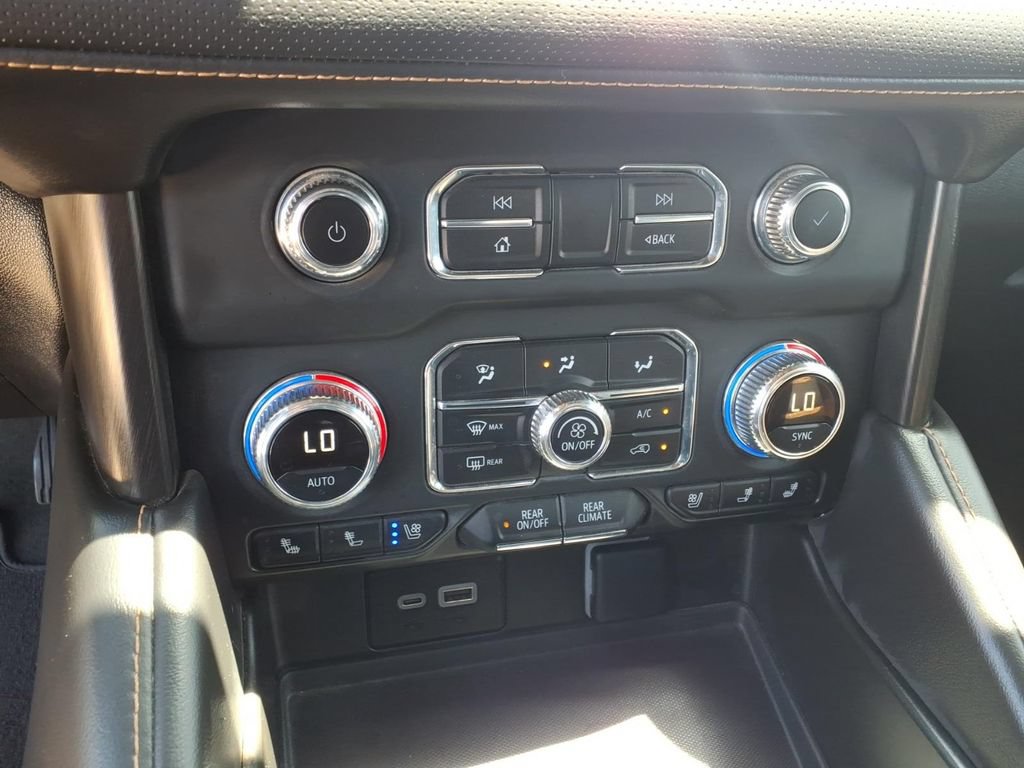Certified 2024 GMC Yukon XL AT4 w/ AT4 Premium Plus Package AWD/4WD image 18