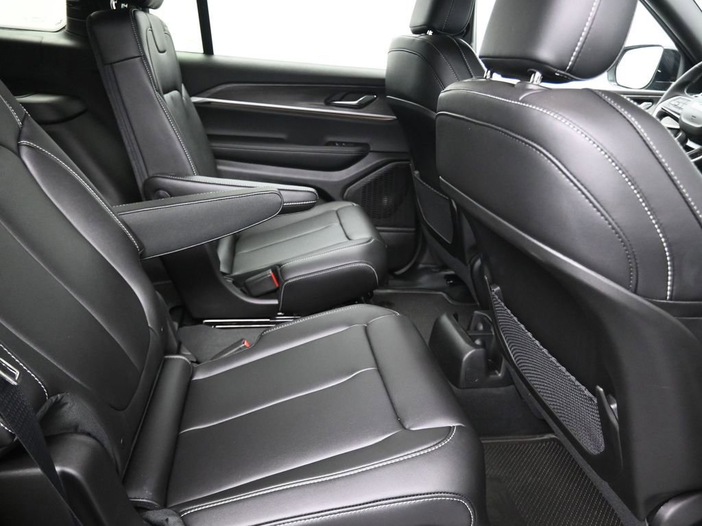 New 2025 Jeep Grand Cherokee L Limited w/ Black Appearance Package image 17